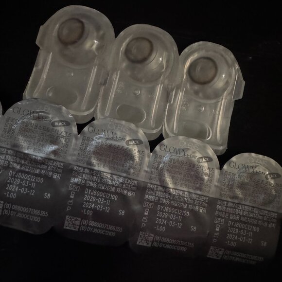 Olens Vivi Ring and Glowy Grey Daily - Picture 4 of 4